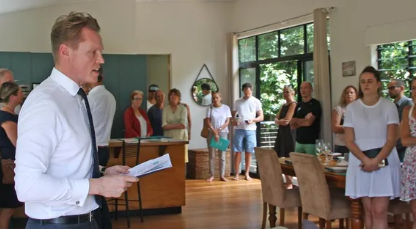 昆士兰州的顶级拍卖师分享他对购房者的建议