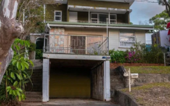 伯利房屋在拍卖会上以创纪录的200万美元售出