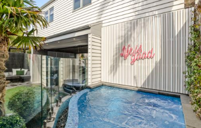 在Abbotsford翻新工程中赋予居家度假新的意义