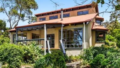 买家正在谈判打折销售的吉朗郊区