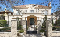 布赖顿范思哲豪宅与劳斯莱斯办公室出售