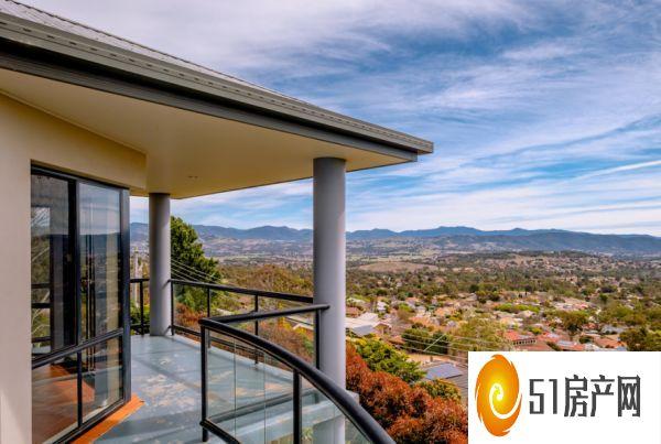 百万美元以上的销售额在Calwell和 Spence 创下了郊区记录