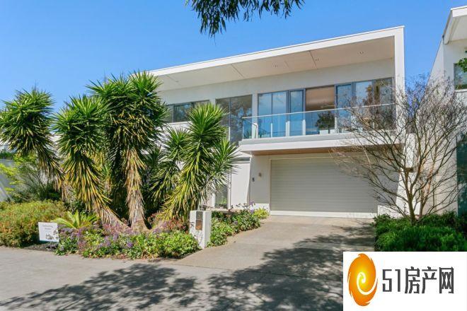 体育明星家族的奖杯住宅在基尤上市