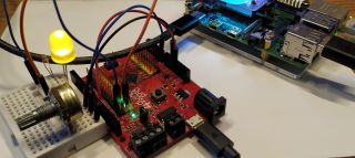 连接Arduino板到树莓Pi使用独特的功能 如内置ADC芯片