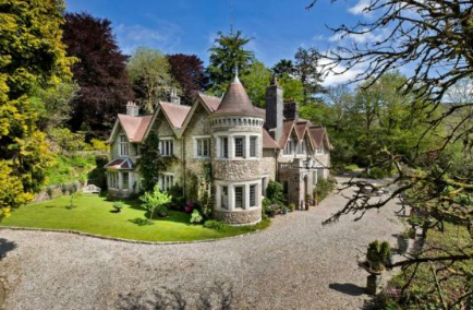 查尔斯王子一座田园诗般的英国乡村庄园已挂牌出售