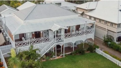 Grand Queenslander 的售价比布里斯班同期的小屋低 50 万美元