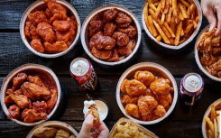 密歇根州最好的烤鸡翅来到兰辛的南区