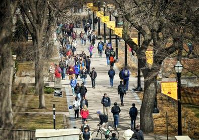 超过 1,200 名明尼苏达大学学生受益于新的免学费计划