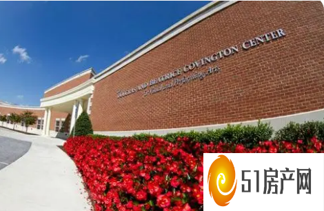 Radford University Carilion 学生首次一起毕业