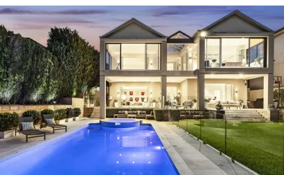 莫斯曼 3000 万美元的奖杯住宅拍摄郊区纪录