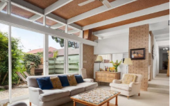 Glen Iris 的世纪中叶住宅提供了难得一见的过去时光