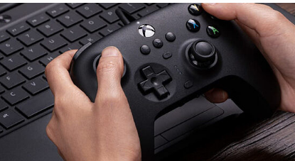 8Bitdo 展示了具有类似 Xbox 设计的终极有线控制器