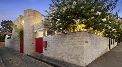 可欣赏城市景观的里士满公寓上市