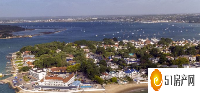 海岸房屋的房价飙升了 22,000 英镑