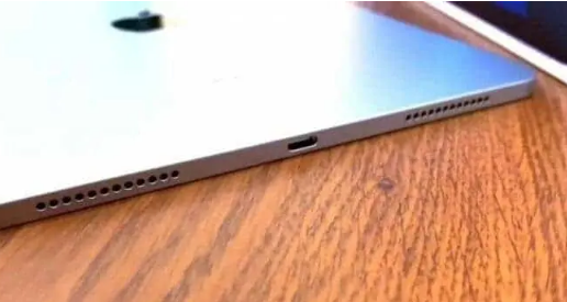 IPHONE 15 可能会使用 USB-C 端口