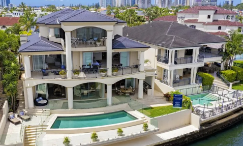 州际买家为 Paradise Waters 豪宅支付高价