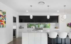 悉尼东郊的一所住宅因其后院果岭而备受瞩目