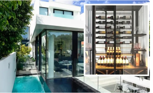 布莱顿的一栋房子拥有价值 25,000 美元的冷藏玻璃酒窖