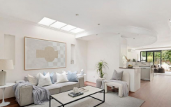 拍卖竞标者在春季销售之前加剧竞争