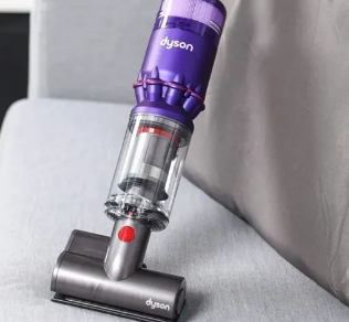 戴森举行新品发布会正式带来其首款干湿全能洗地吸尘器